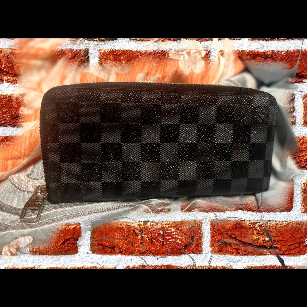 Authentic Louis Vuitton Damier Long Zippy Wallet unisex